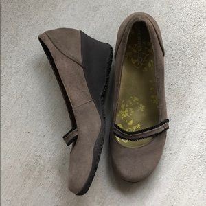 Merrill Women’s Mary Jane Style Shoes